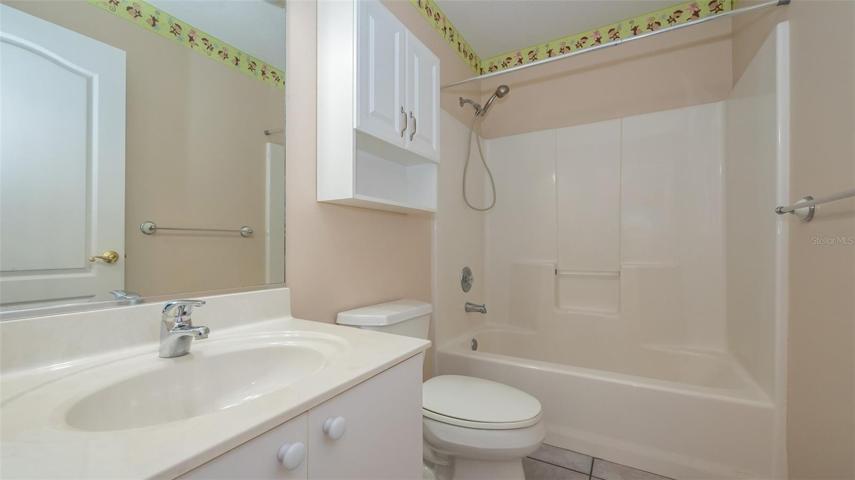 Guest Bathroom tub/shower combo
