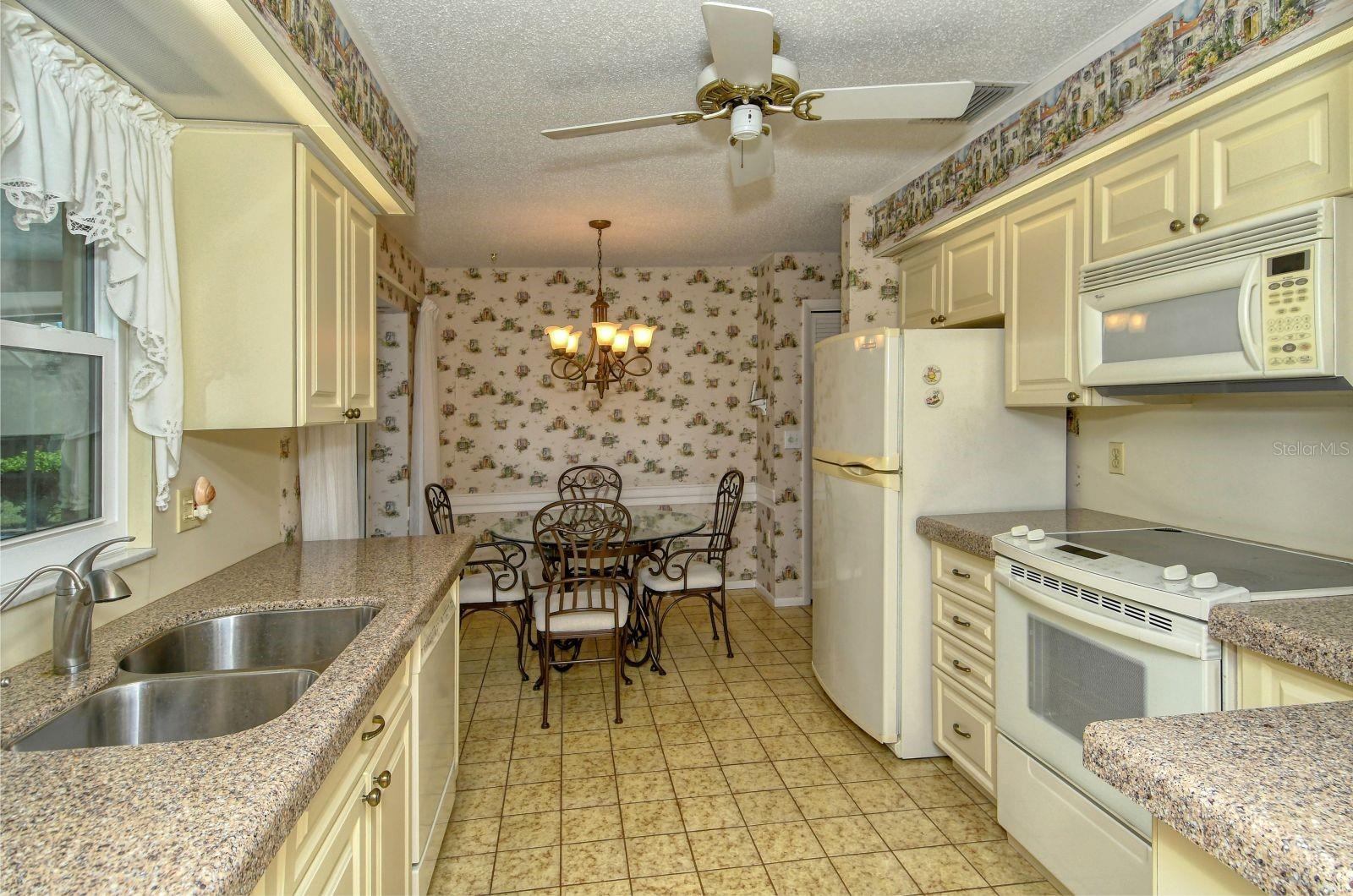 Kitchen &amp; Dinette