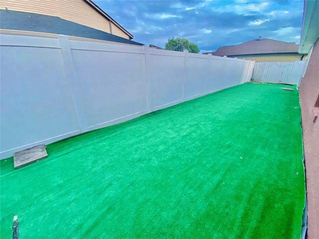 Side Fenced Yard