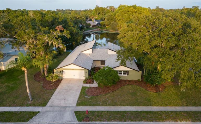 Waterview home in East Lake Woodlands - Woodlands Estates.