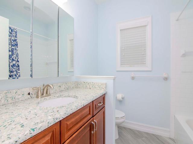 Hall Full Bathroom