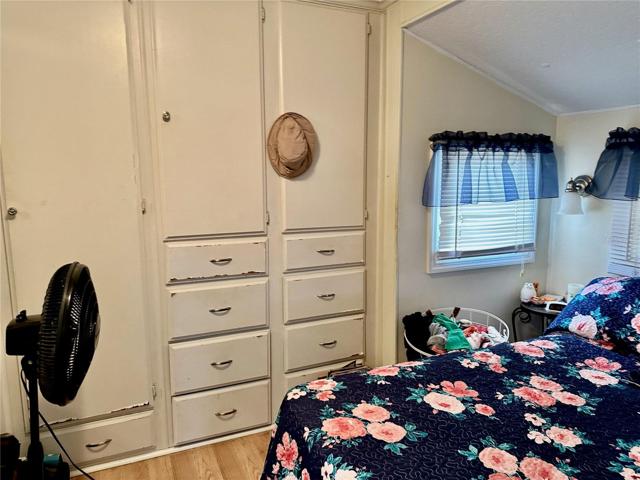 Bed room