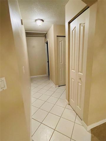 Split floorplan to guest side