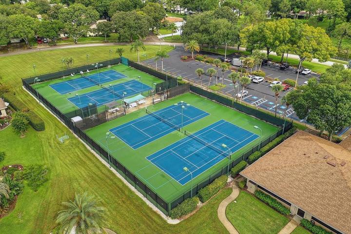 TENNIS & PICKELBALL