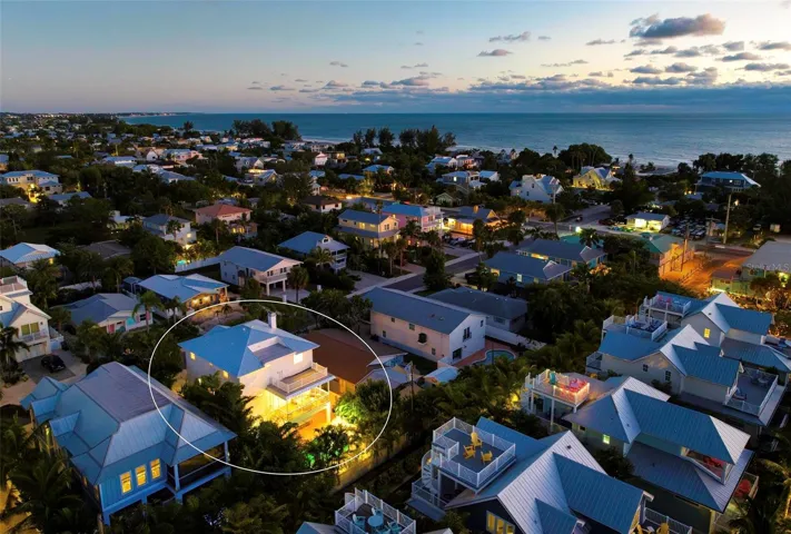 Just a short stroll to the world class beaches of Anna Maria Island