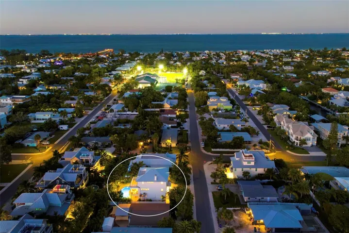Aerials views to Tampa Bay