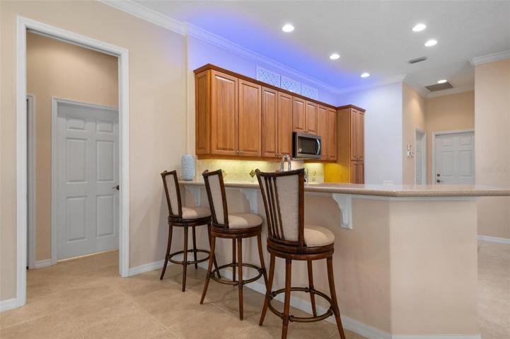 Breakfast bar to guest wing