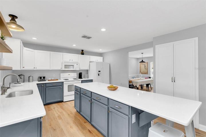 Large island to accommodate plenty of family and friends