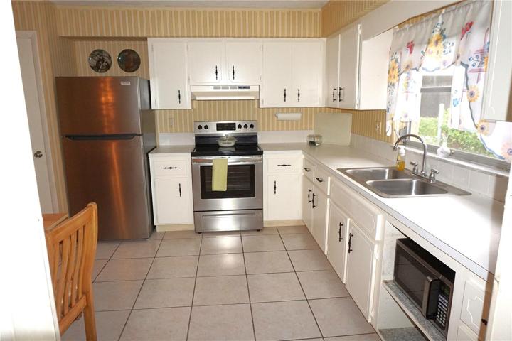 Spacious kitchen with lots of storage