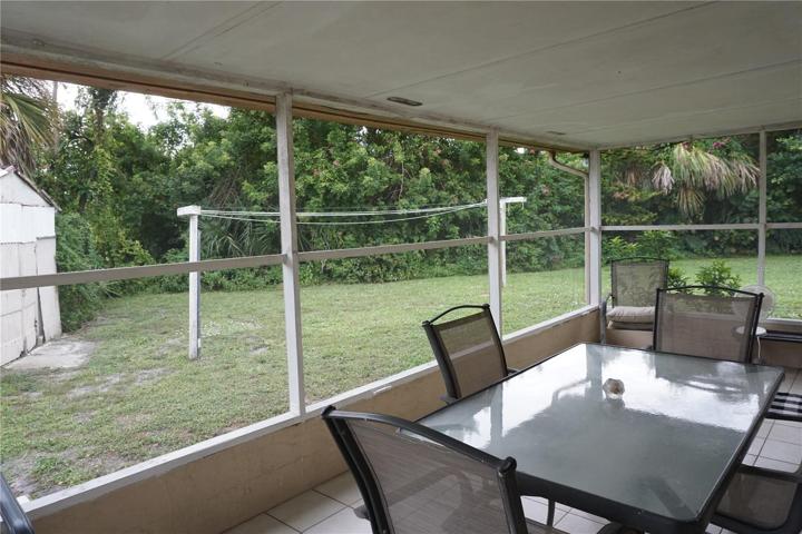 Spacious screened and tiled lanai