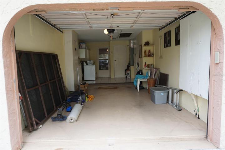 Oversized 1-car garage