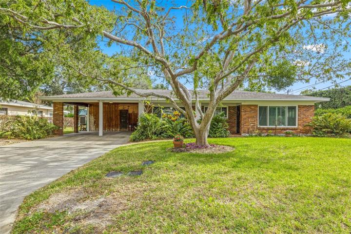 North-facing quarter-acre lot in Sunset Park, South Tampa