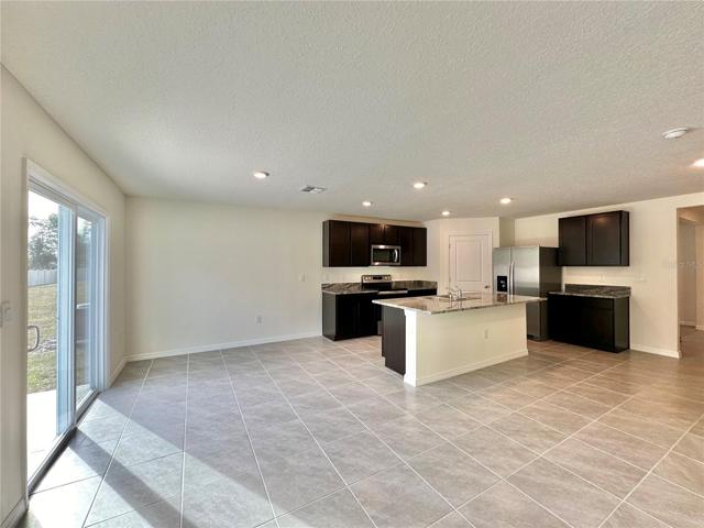 Kitchen and dine-in kitchen