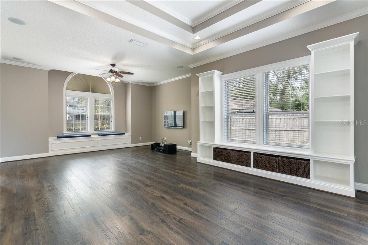 Spacious Living Room!