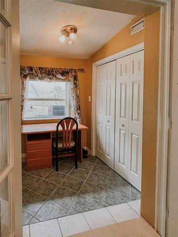 Master Bedroom office/bonus room