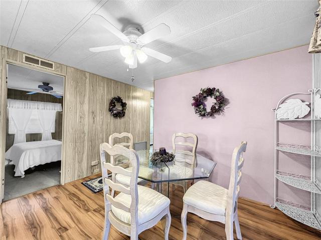 Eat in Kitchen area