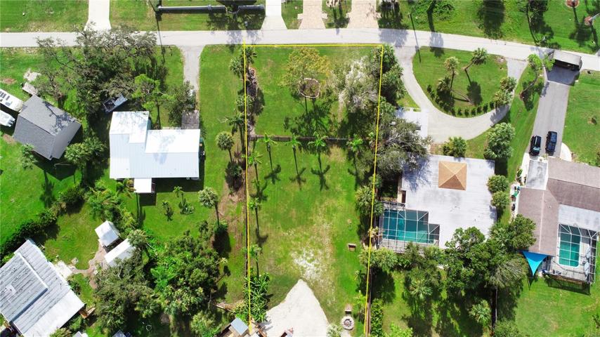 4467 North Shore Dr - abutting lot included with house