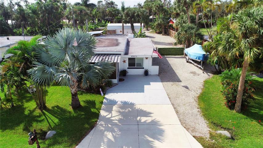 Front - showing gate access to back yard and back lot.