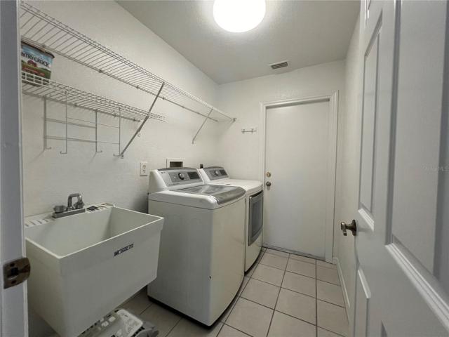 LAUNDRY ROOM INSIDE