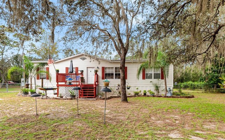 2006 4 bedroom 2 Bath 1600+ sq ft Roof new in 2018