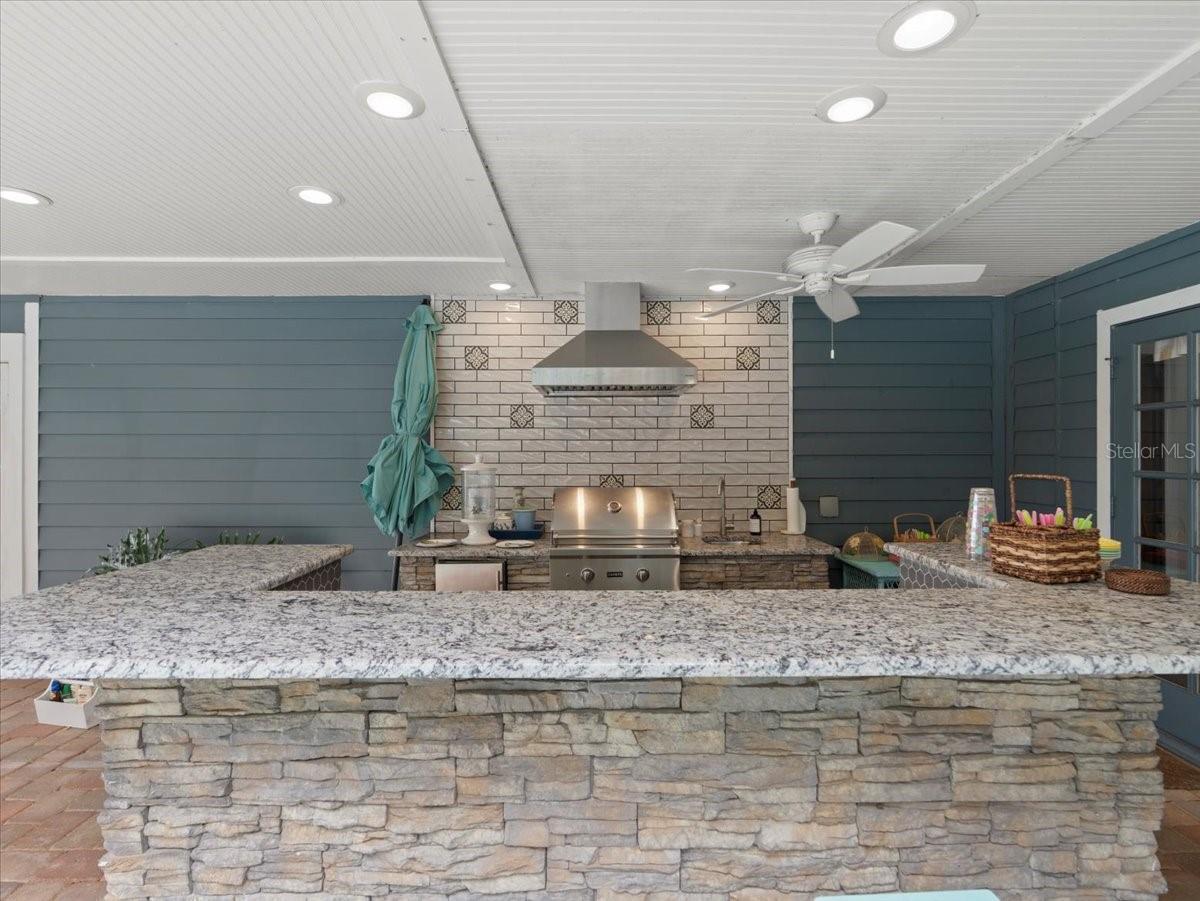 outdoor kitchen