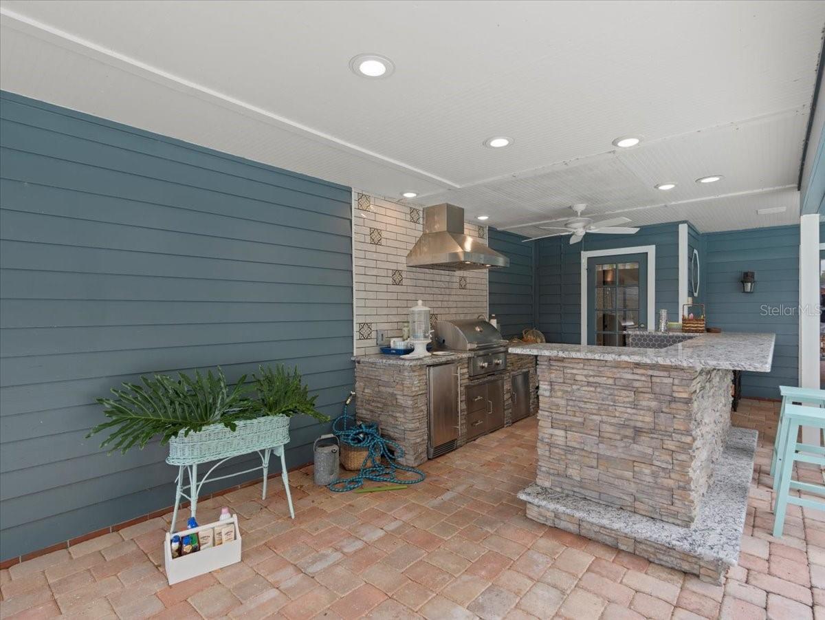 outdoor kitchen