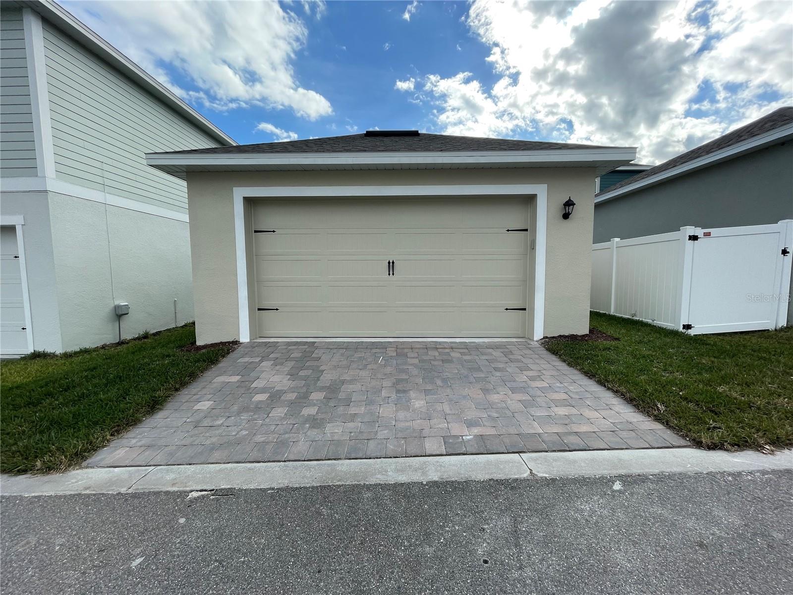 Garage/Driveway