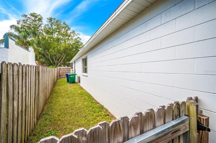 Side yard separately fenced for receptacles