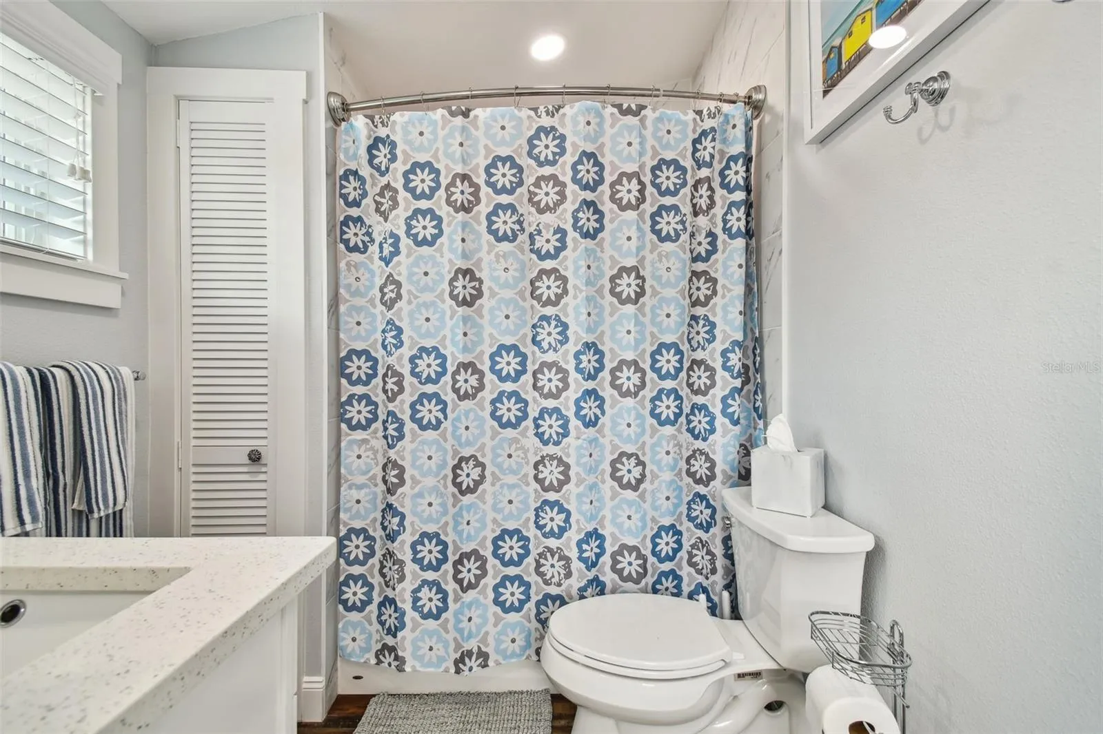 Full Size tub & shower