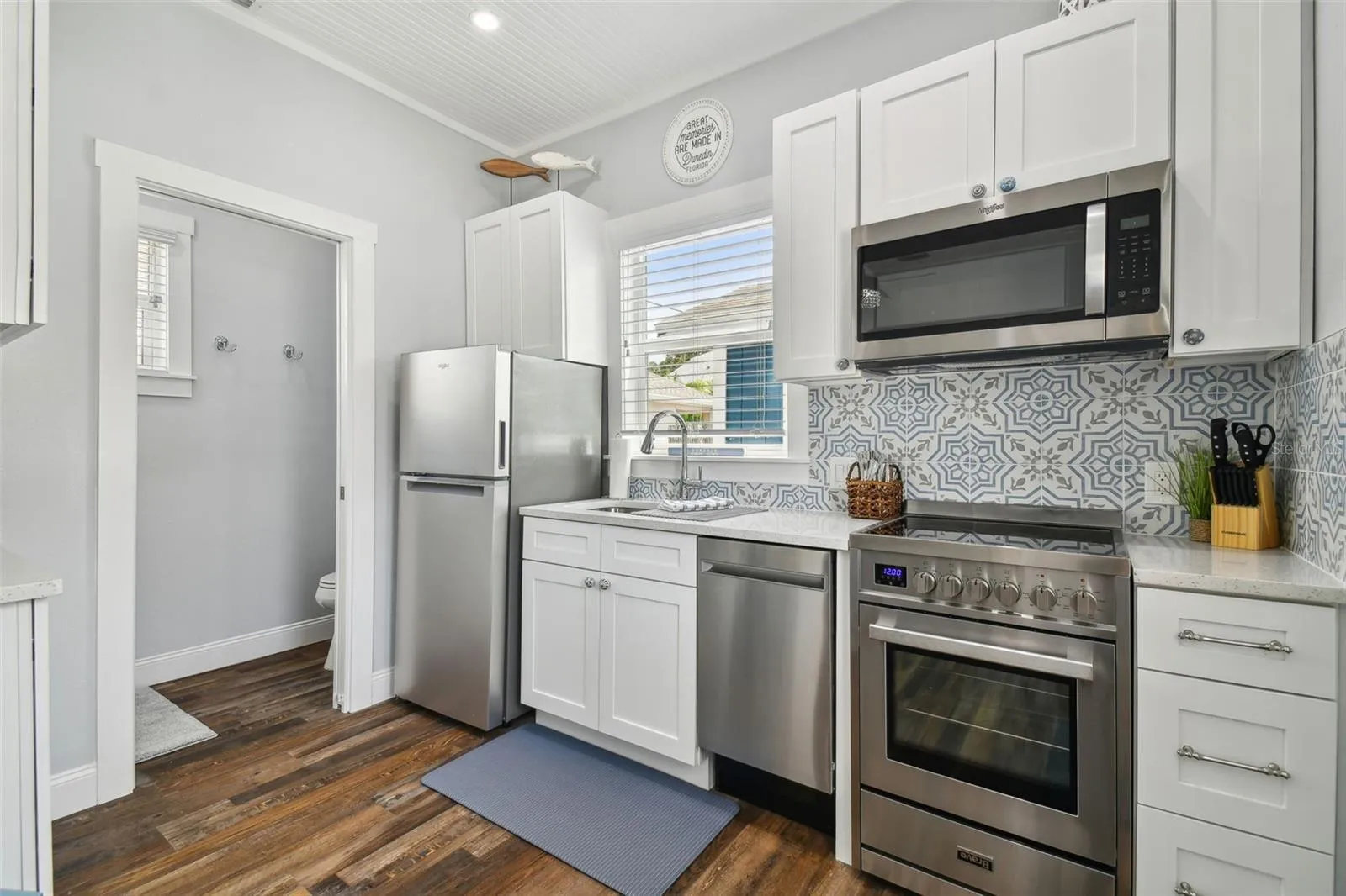 Full Kitchen, even a dishwasher!