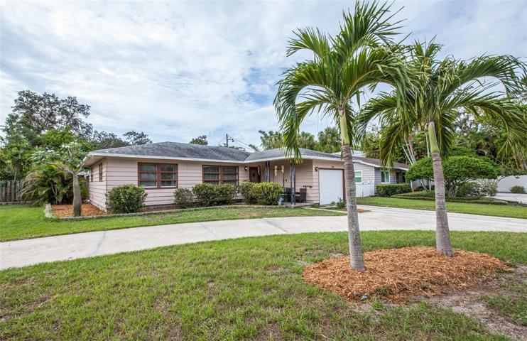 Front of 1688 Bahia Vista Dr with a circular driveway
