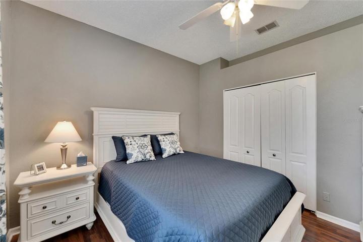 Comfortably fits a Queen Size Bed.