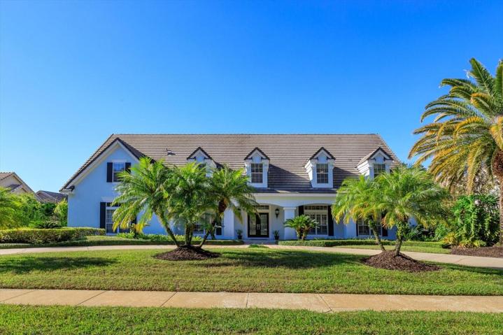 1/2 acre lot, circular driveway