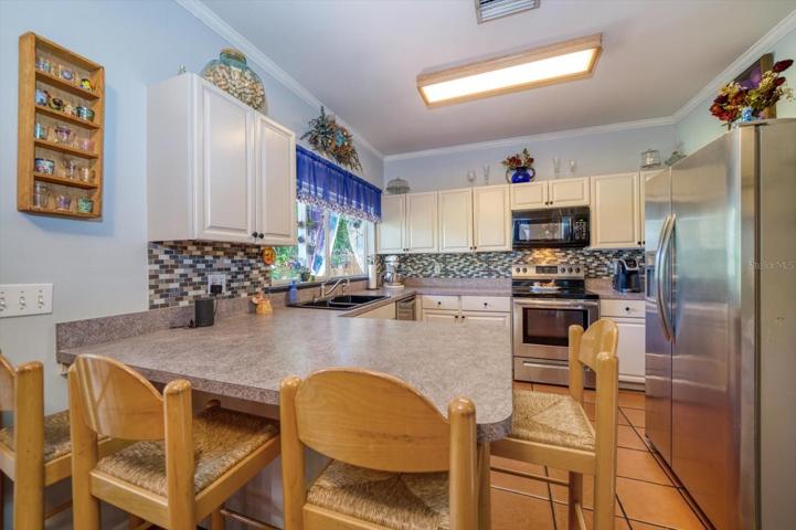 Counter top eating space in the kitchen!