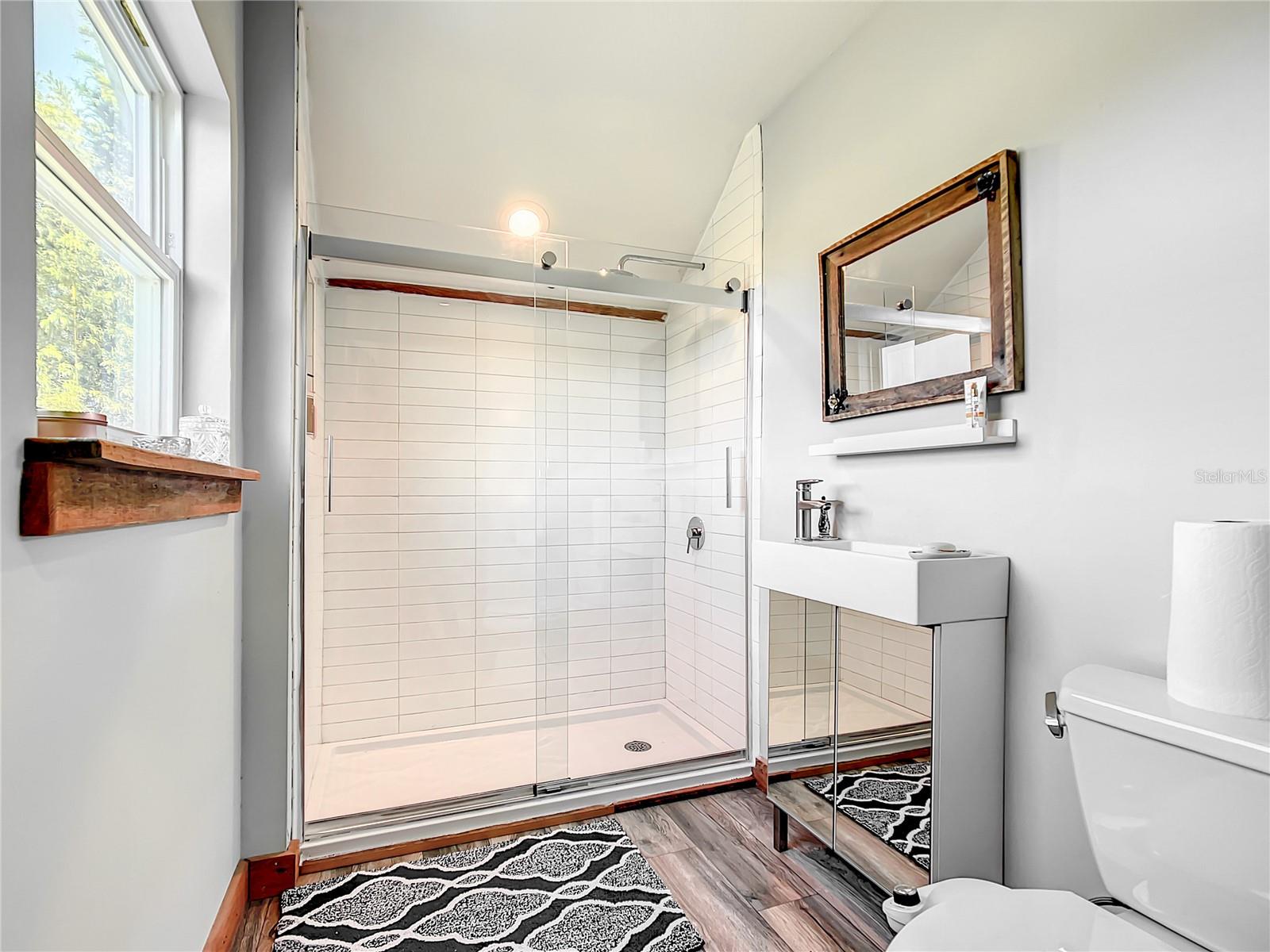 Garage apartment bath