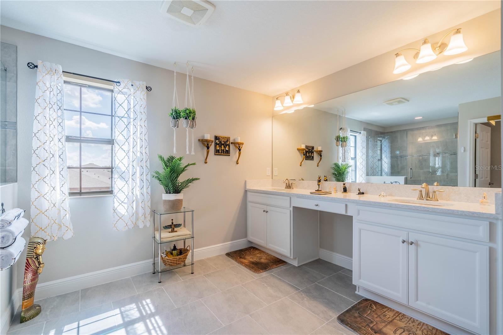 En-Suite Master Bathroom - Dual Sinks - Large Walk-In Shower