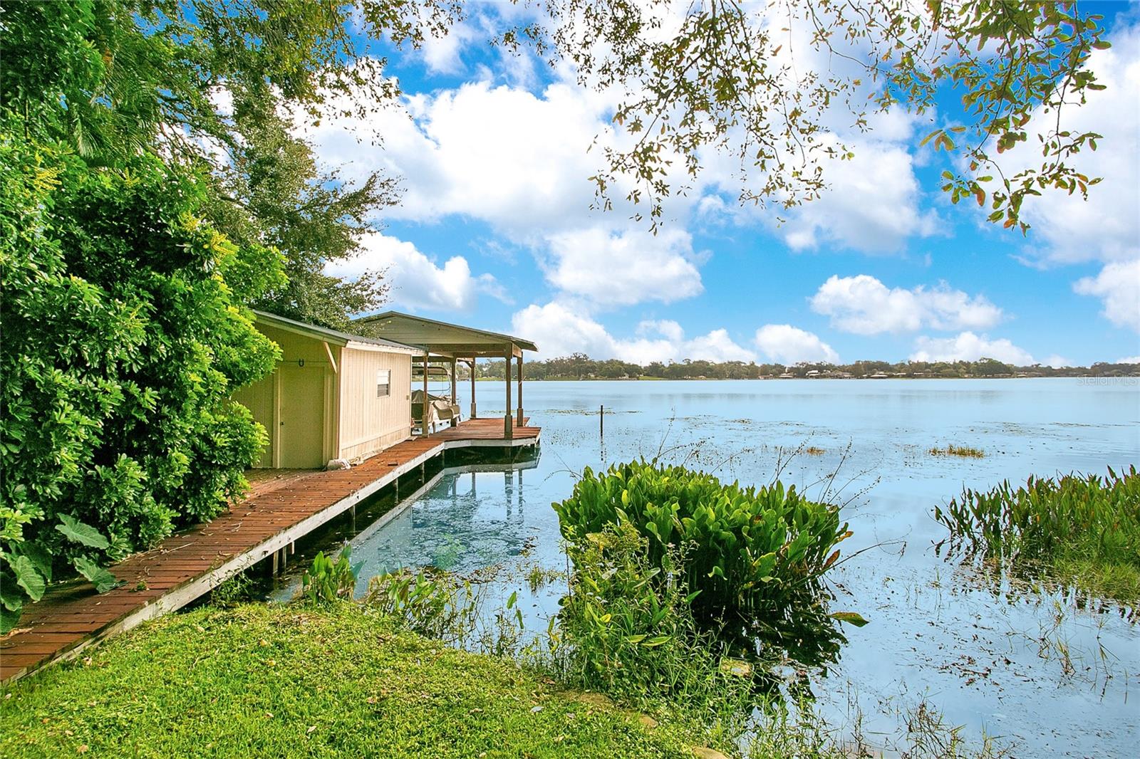 180 feet of lakefront living.