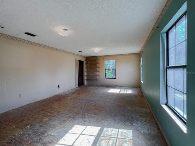 Primary Bedroom (Upstairs)