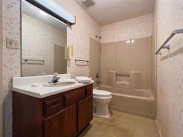 2nd Bathroom (Upstairs)