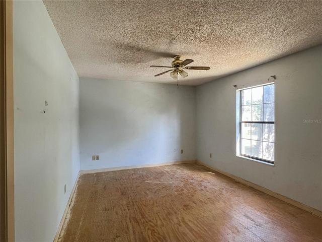 2nd Bedroom (Upstairs)