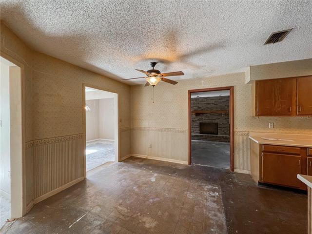 Eat-In Kitchen