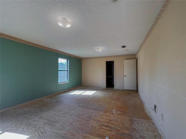 Primary Bedroom (Upstairs)