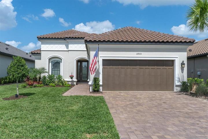 MODEL QUALITY LUXURY POOL HOME IN GATED ESPLANADE