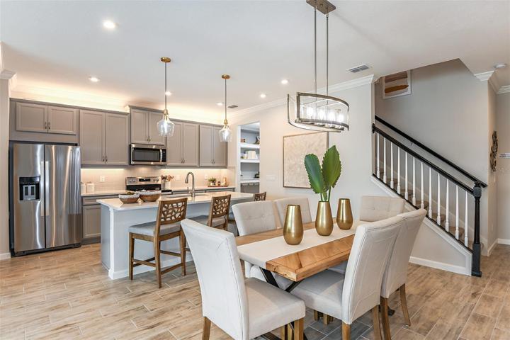 Model Dining