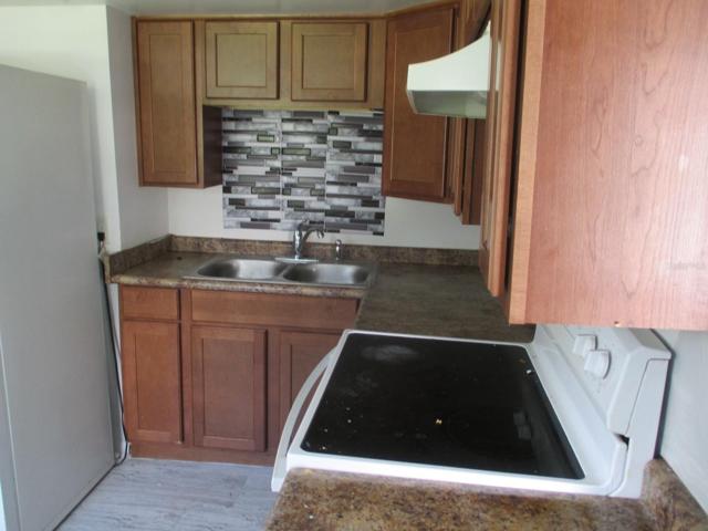 B unit kitchen