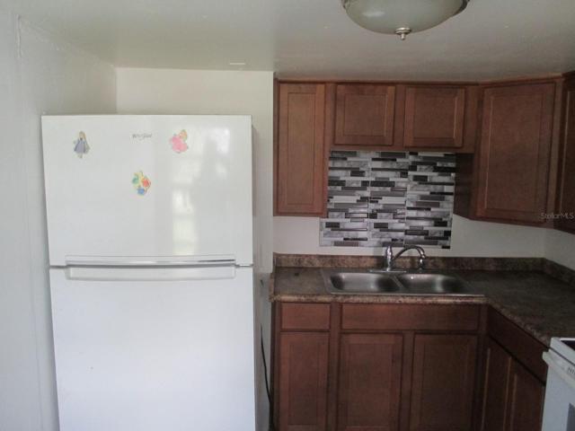 B unit kitchen