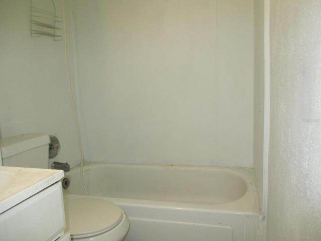 B unit bathroom