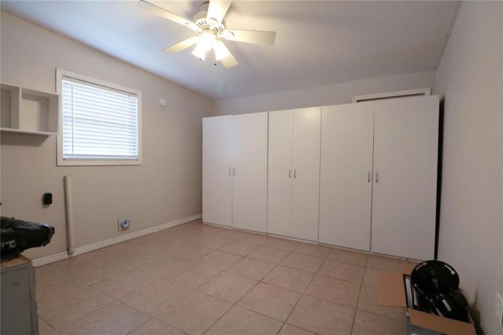 Bonus room (storage and laundry)
