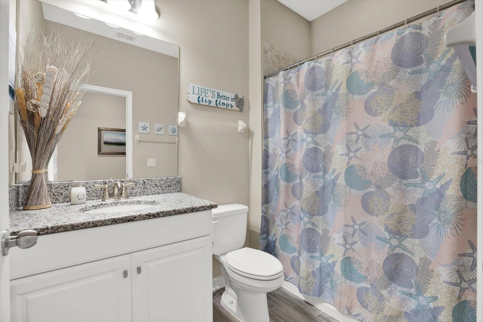 Full bathroom 2