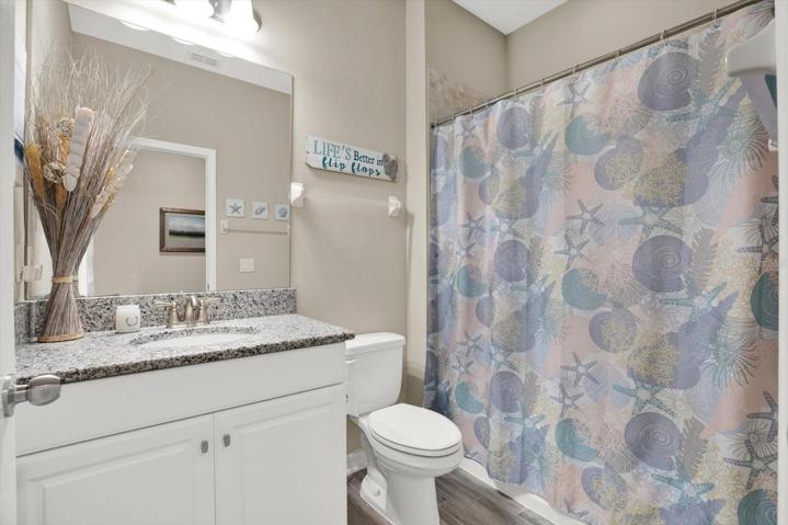 Full bathroom 2